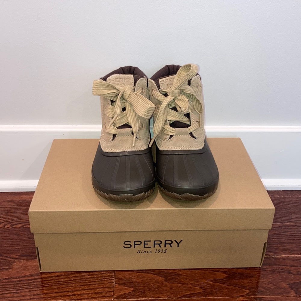 NWT Women's Breakwater Suede Duck Boot